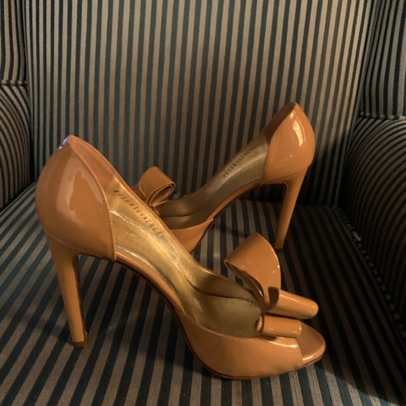 Authentic Valentino size 37 tan heels - Picture 4 of 6